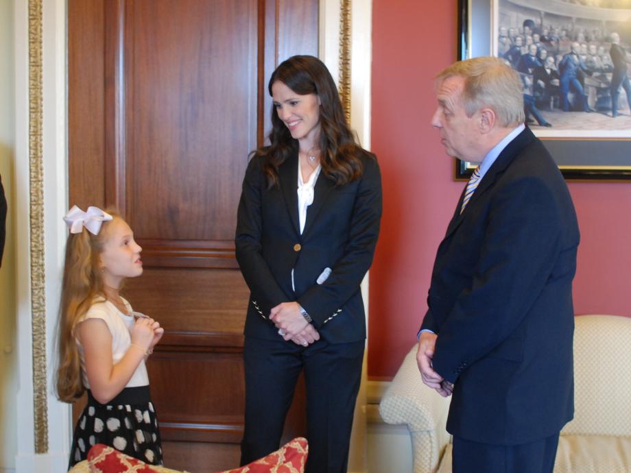 Durbin met with Actress Jennifer Garner and Emily Sharp, winner of the 2010 Save the Children Valentine's Day art contest, to discuss early childhood education.